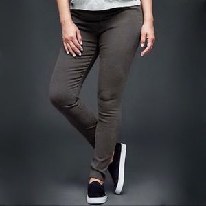 2/$10- GAP- High Resolution Pull On Leggings